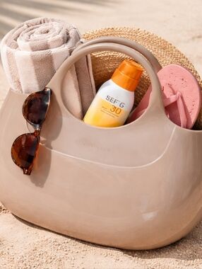 Beach Proof Chic Glossy Chic Minimalist Bag NWT Box Trendy